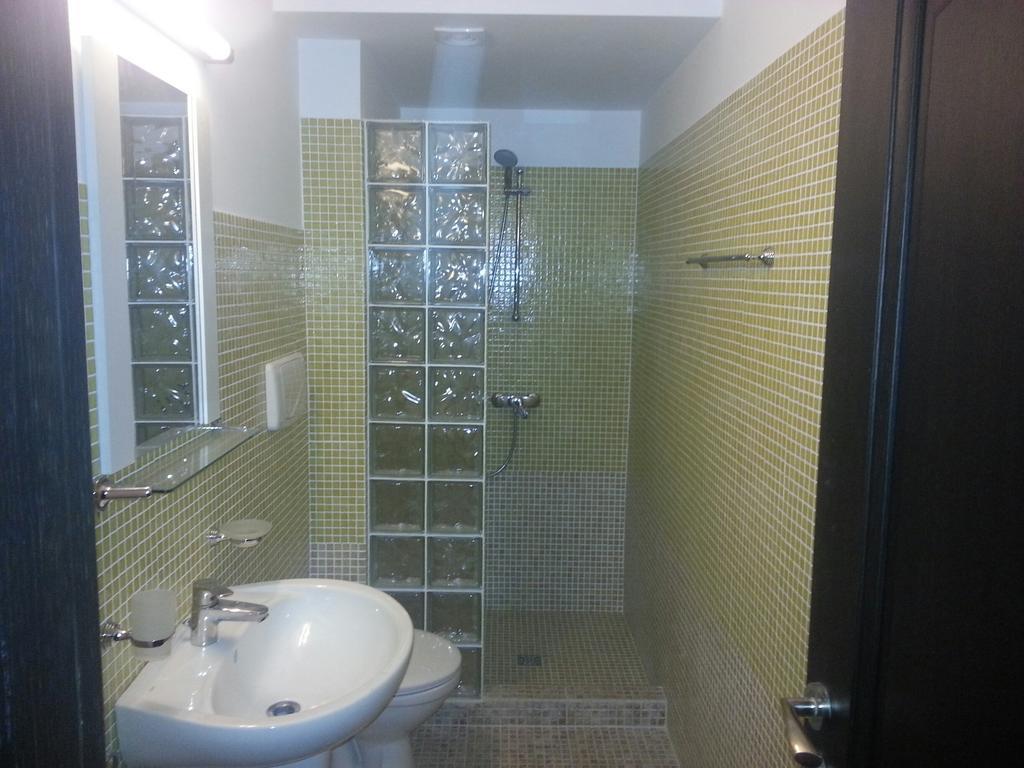 Colosseum Residence Bukares Bagian luar foto