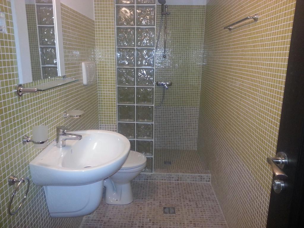 Colosseum Residence Bukares Bagian luar foto